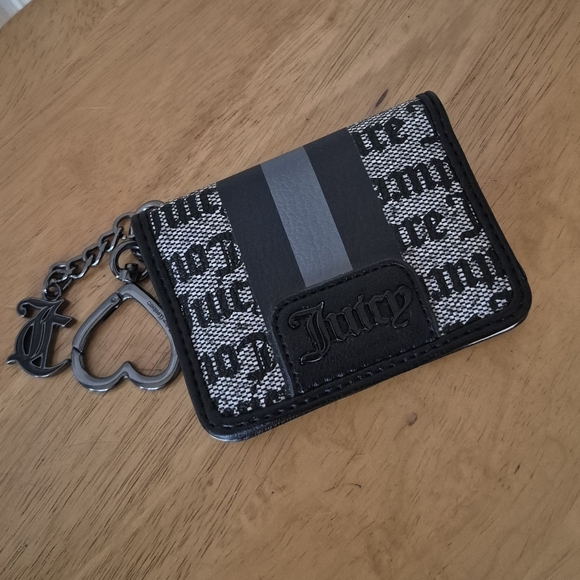 Juicy Couture State Of My Hearr Gray And Black Wallet With Heart Shaped Keychain - Picture 3 of 9